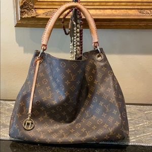 🚫SOLD🚫 Louis Vuitton Artsy MM